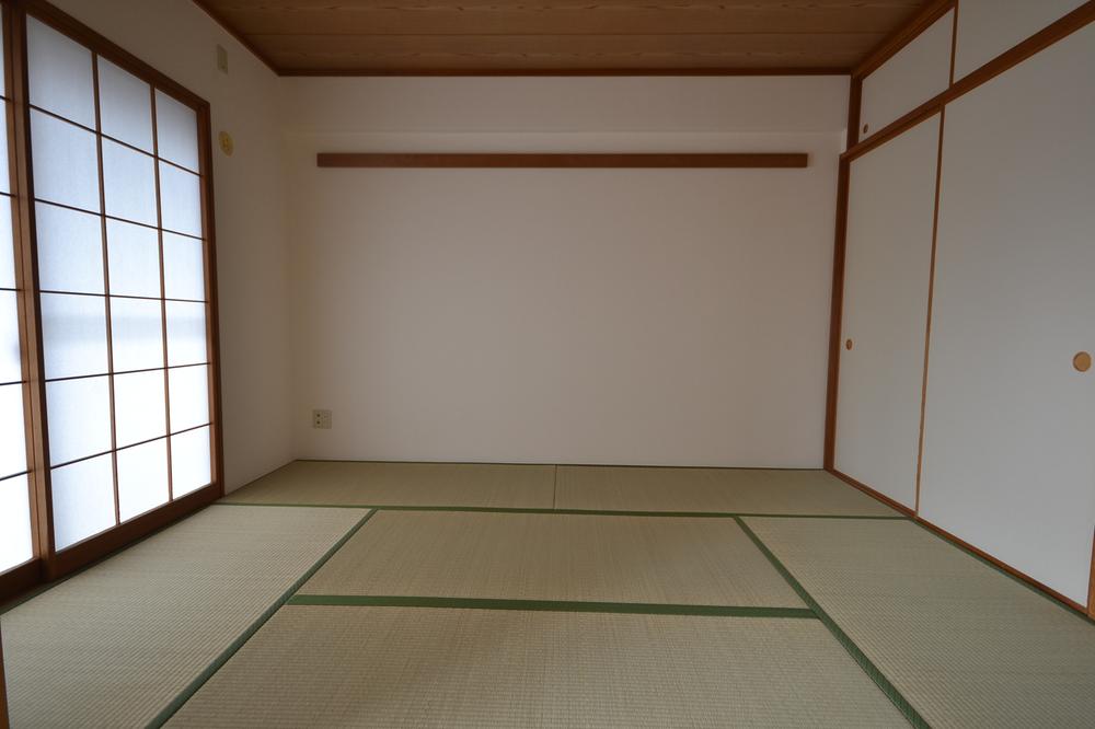 Non-living room. Local (10 May 2013) Shooting