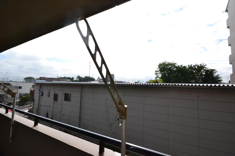 View photos from the dwelling unit. Local (10 May 2013) Shooting