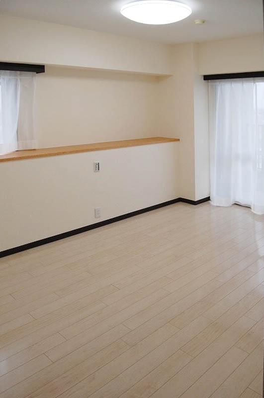 Non-living room. Western-style with a counter that will help to put a little work and goods