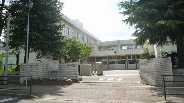 Junior high school. 535m until Wako municipal second junior high school