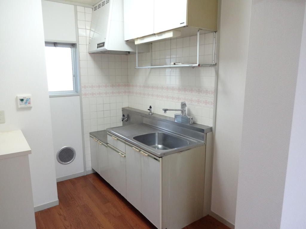 Kitchen. Two-burner stove installation Allowed spacious kitchen