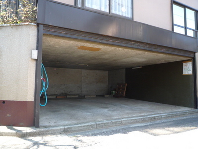 Parking lot. Two parking possible (with height restrictions)