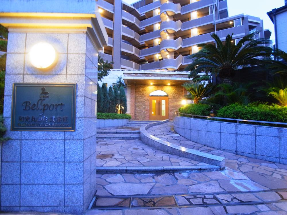 Entrance. Common areas