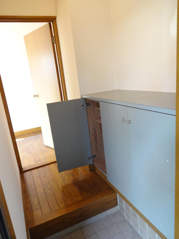 Entrance. Entrance shoe storage lot