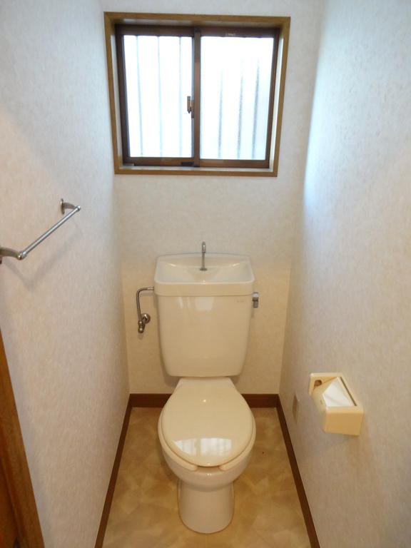 Receipt. Window there in the bathroom, Good ventilation