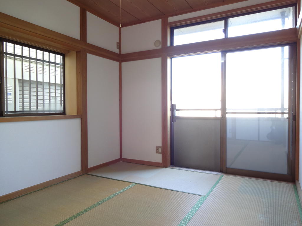 Other room space. Cool in summer, Warm in winter Japanese-style two-sided lighting ventilation good