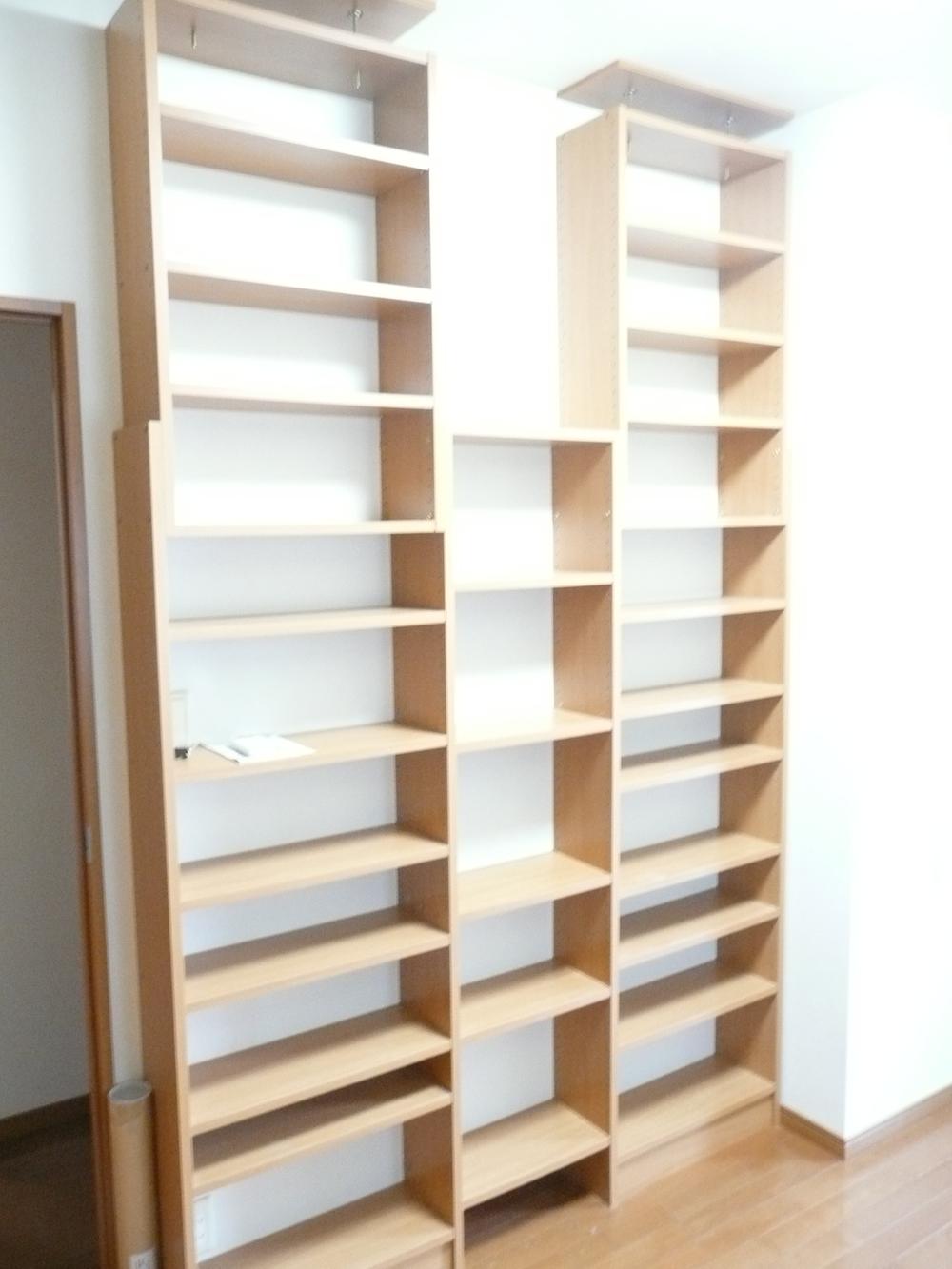 Non-living room. Western-style 2 bookshelf