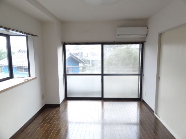 Living and room. Corner room