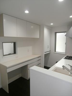 Kitchen. Local photo (2013 December) Quality to the part which is not visible stainless!  Dishwasher ・ It is with water purifier. 