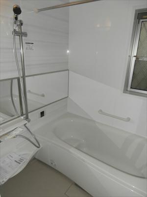 Bathroom. Local photo (2013 December) Also it comes with a bathroom dryer to warm bath! 