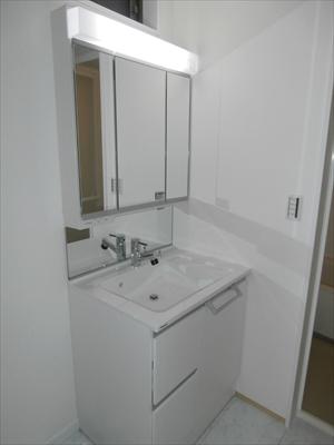 Same specifications photos (Other introspection). Local photo (2013 December) Seamlessly, Care is easy "Wash bowl integrated counter" The middle surface of the three-sided mirror, Also have a cloudy shut. 