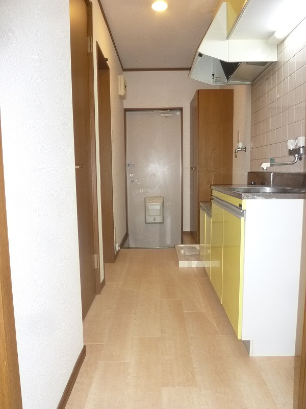 Kitchen. Kitchen passage