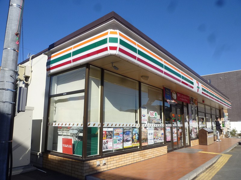 Convenience store. Seven-Eleven Wako Shimonikura store up (convenience store) 357m