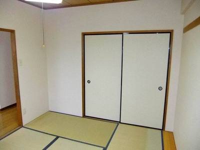 Living and room. Japanese-style room (closet)
