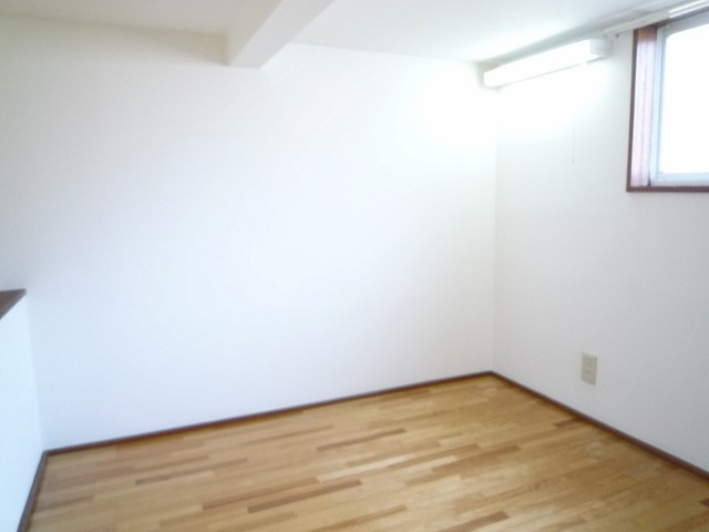 Other room space. loft