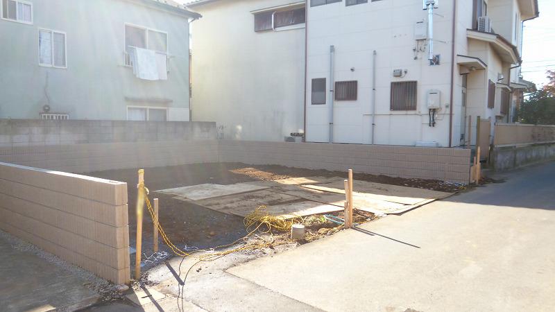 Local photos, including front road. Local (11 May 2013) Shooting