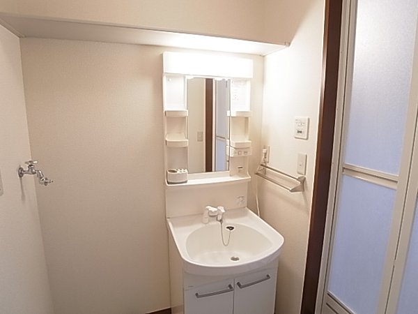 Washroom. Independent wash basin