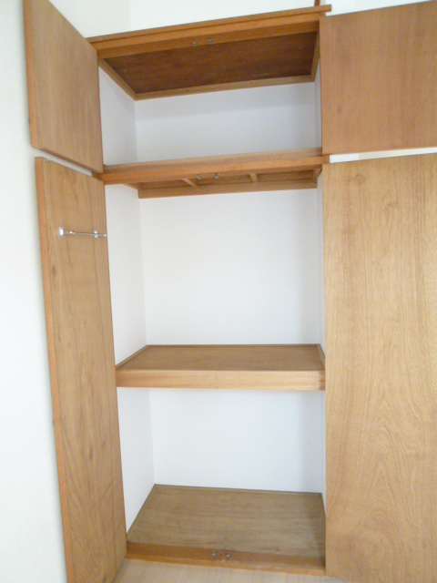 Receipt. Closet with a hanger Paul!