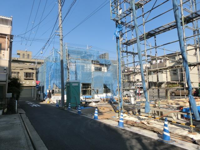 Local photos, including front road. Local (12 May 2012) shooting