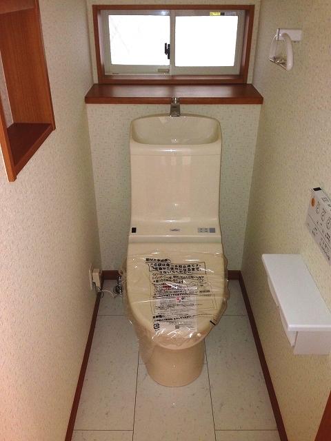 Toilet. Indoor (12 May 2013) Shooting