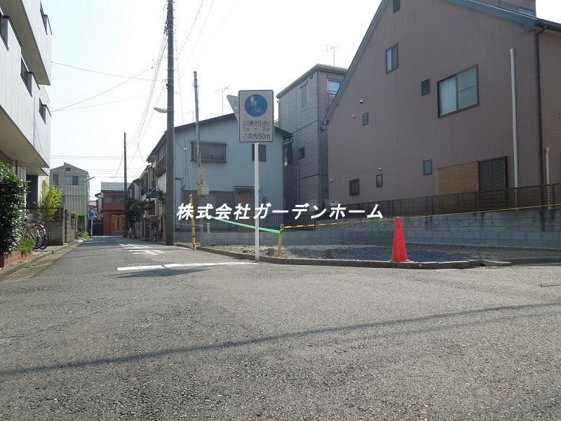 Local photos, including front road. Please put the same day of your visit Curious