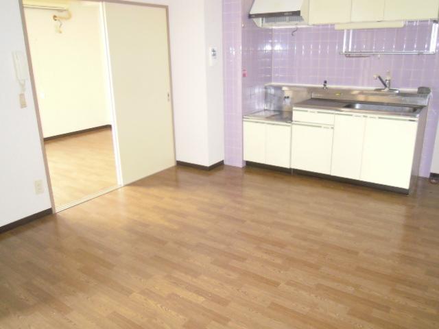 Living and room. Spacious living room 8, 5 Pledge.