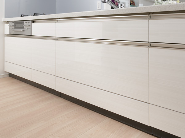 Kitchen.  [Kitchen surface material] It has adopted a beautiful kitchen surface material of the finish.