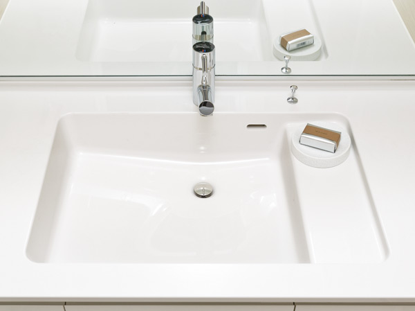 Bathing-wash room.  [Artificial marble basin bowl] Counter and bowl in the integrally molded with no easy seam of care, Beautiful luster artificial marble. A bowl of linear square form, It will produce the urban basin space.