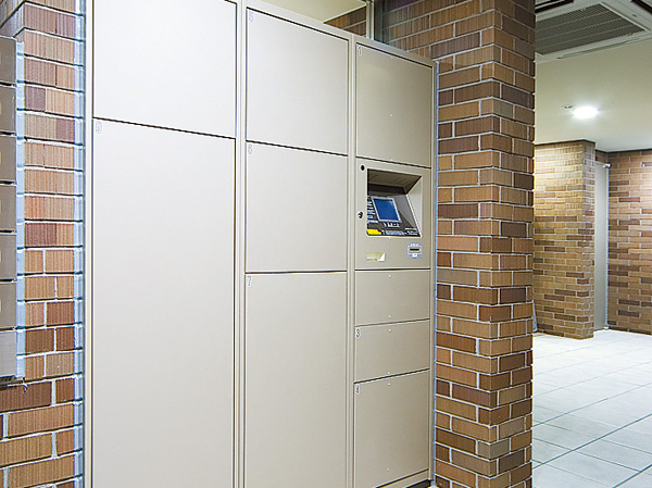 Other.  [Delivery Box (with arrival display function)] The luggage that arrived at the time of going out, Others can be received at any time 24 hours, Shipping and cleaning request of home delivery products can be done. Also, Home delivery products shipping fee ・ You can also settle the cleaning fee with a credit card. You can see by the arrival display that you have arrived luggage in dwelling units within the intercom base unit.