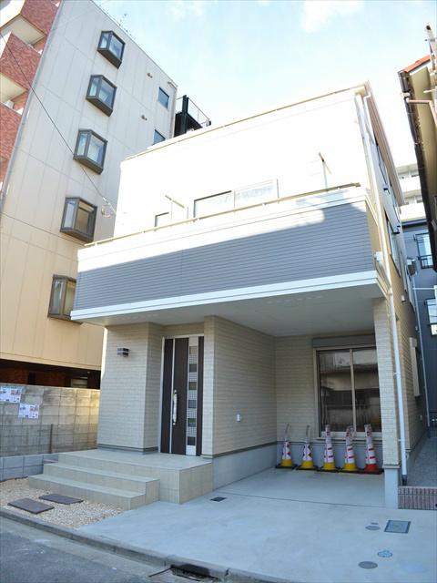 Local appearance photo. Facing the south road