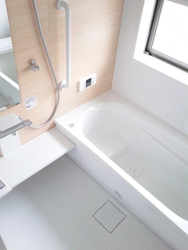 Bathroom. Spacious bathroom of 1 pyeong size