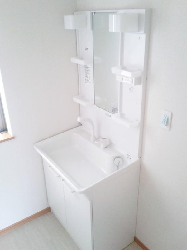 Local appearance photo. Simple and easy to use shampoo dresser