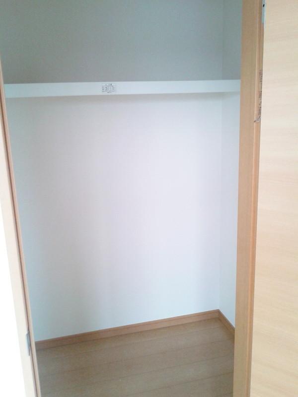 Receipt. The third floor of a walk-in closet