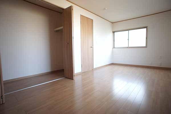 Non-living room. 1 Building