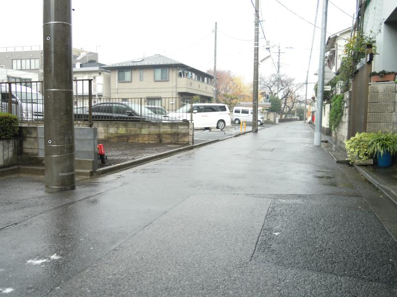 Local photos, including front road. Local (12 May 2013) Shooting