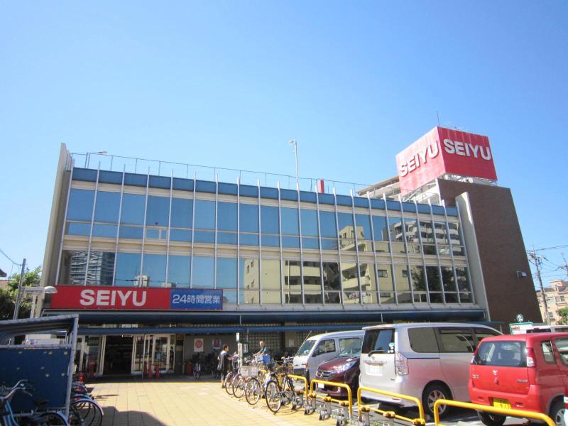 Supermarket. Seiyu to (super) 1330m