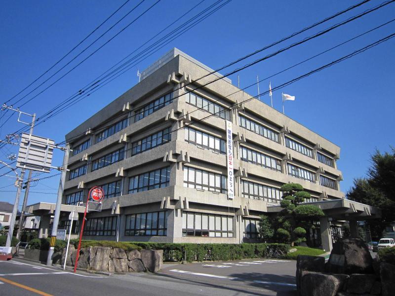 Government office. Bracken 1790m up to City Hall (government office)
