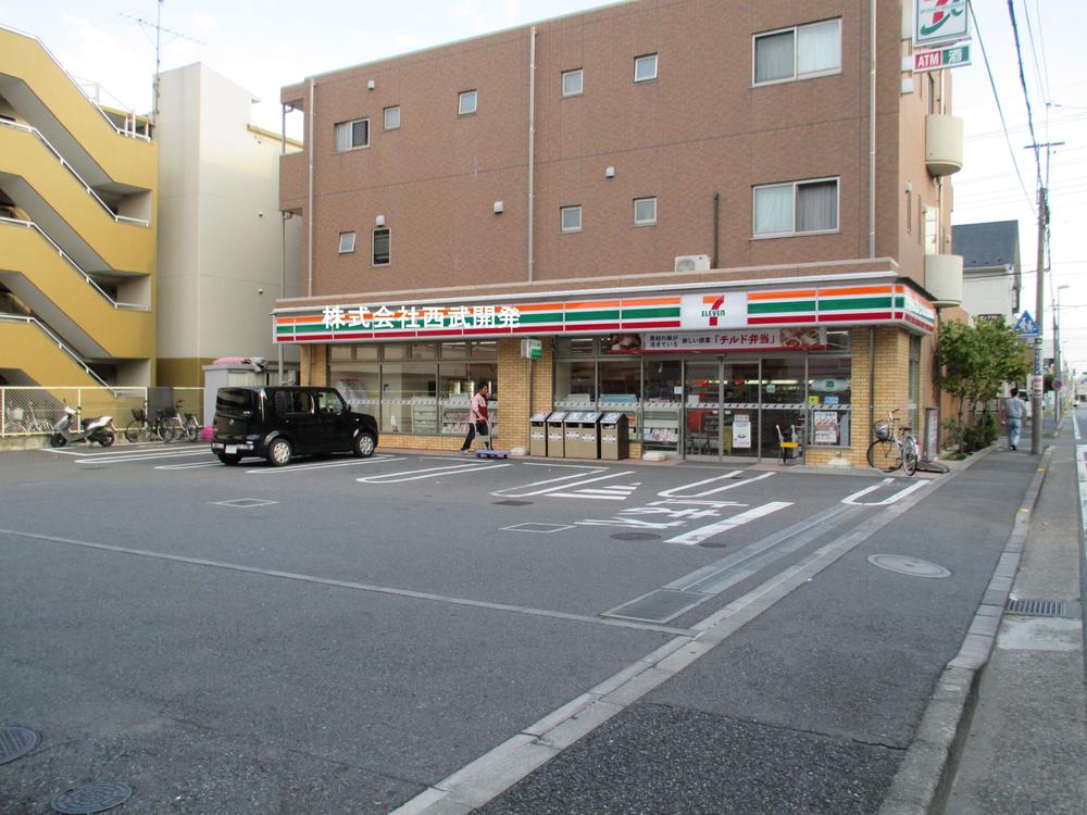 Convenience store. 80m to Seven-Eleven