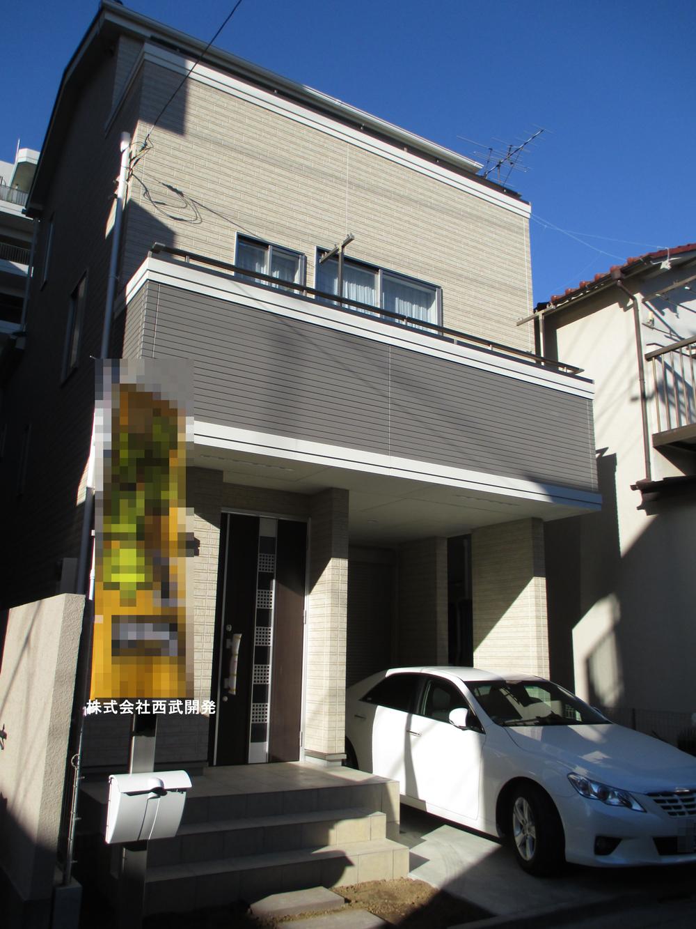 Local appearance photo. Local (11 May 2011) Shooting