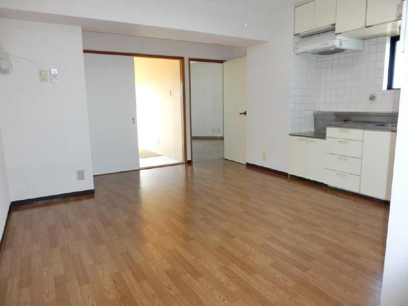 Living and room. Is a living room feel a little wider than the 10 Pledge! There is also a window