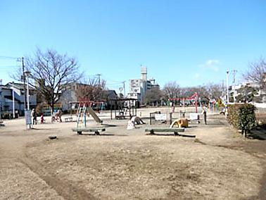 park. Namiki Yonchome park (320m)