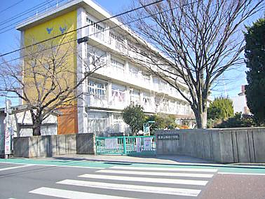 Primary school. Tsukagoshi until elementary school 400m