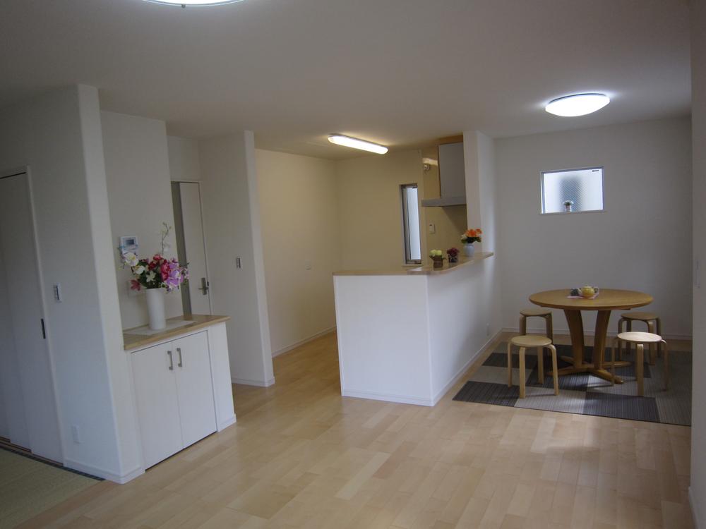 Living. 7 Building LDK Gas hot water floor heating dihedral