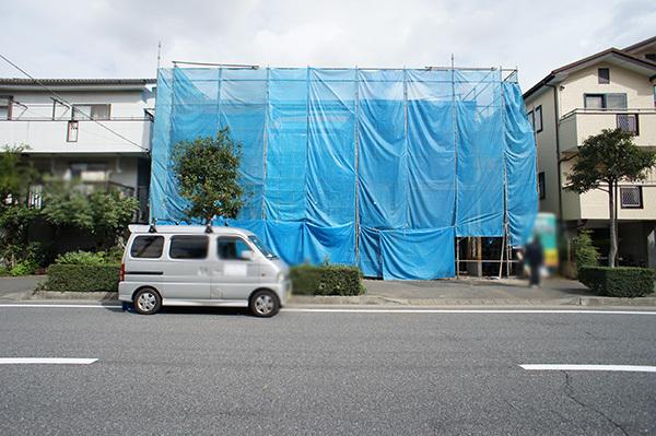 Local photos, including front road. Front road sidewalk also been developed, Safe for small children