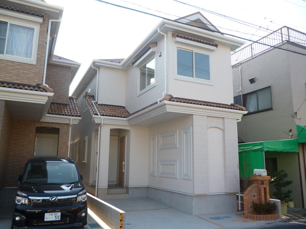 Local appearance photo. Local (12 May 2013) Shooting