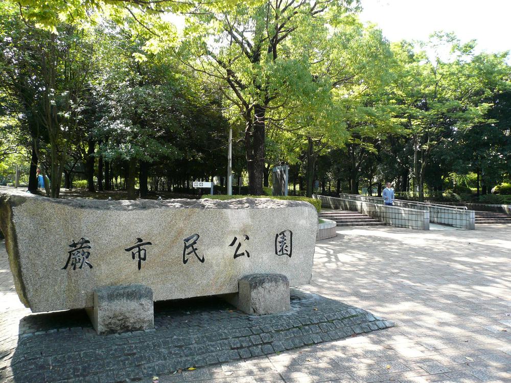 park. 513m until bracken citizen park