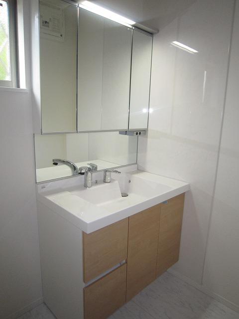 Wash basin, toilet. Building 2 (November 2013) Shooting