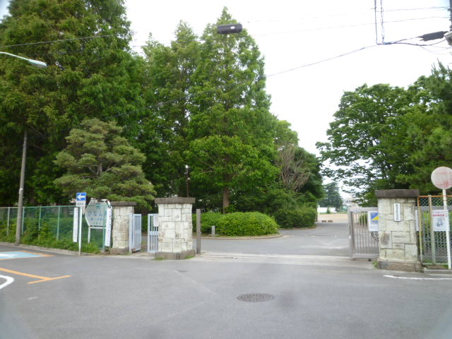 Junior high school. Warabishiritsu first junior high school (junior high school) up to 389m