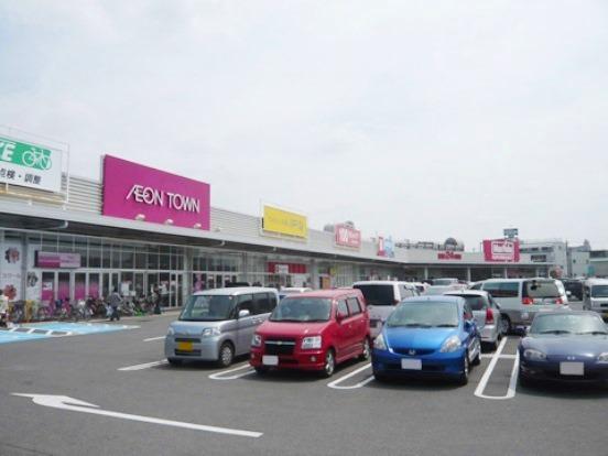 Shopping centre. 369m until ion Town bracken