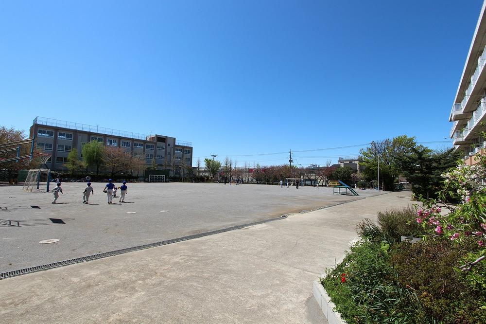 Primary school. Warabishiritsu Tsukagoshi until elementary school 408m